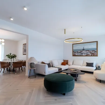 Cascade Luxury Apartment