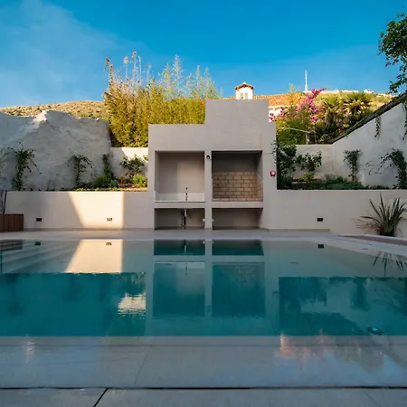 Cascade Luxury *